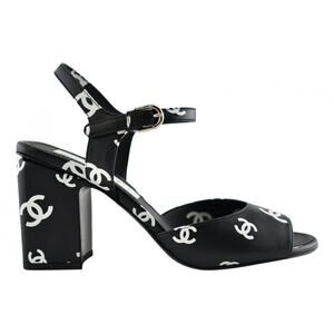 Chanel 22S Black White Print Lambskin CC Logo Ankle Strap Block Heel Sandal 38.5